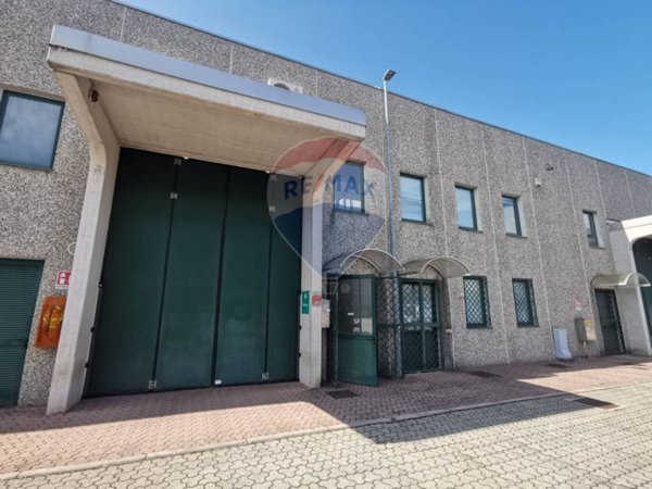 locale commerciale in affitto a Busto Arsizio in zona Borsano