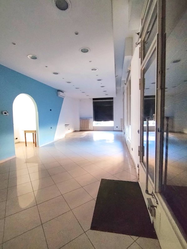 negozio in affitto a Busto Arsizio