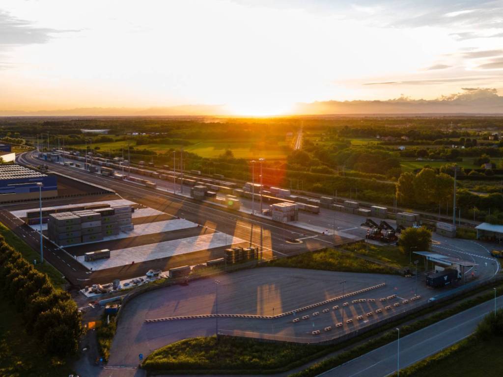 locale commerciale in affitto a Busto Arsizio in zona Borsano