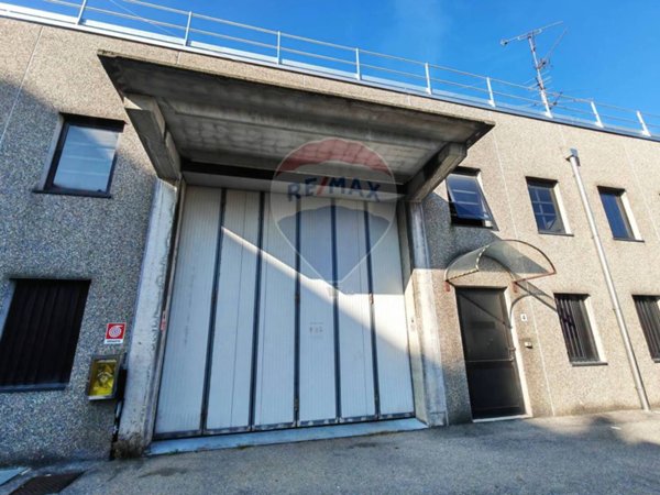 locale commerciale in affitto a Busto Arsizio