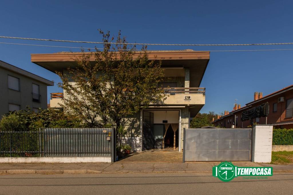 negozio in affitto a Busto Arsizio in zona Borsano