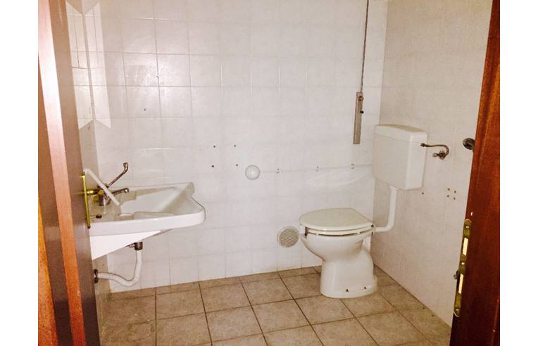 locale commerciale in affitto a Busto Arsizio