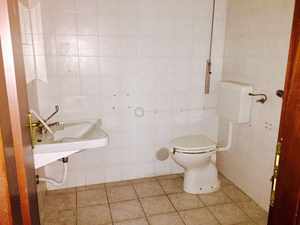 locale commerciale in affitto a Busto Arsizio