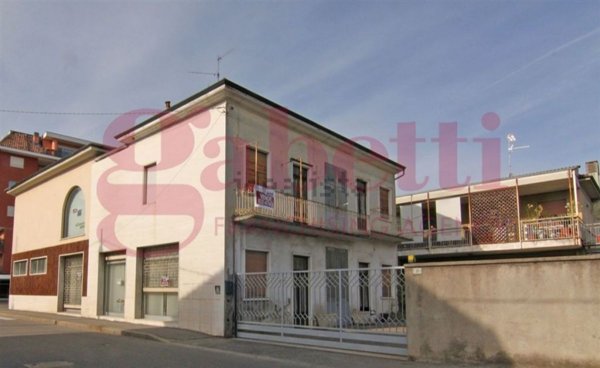 locale commerciale in affitto a Busto Arsizio