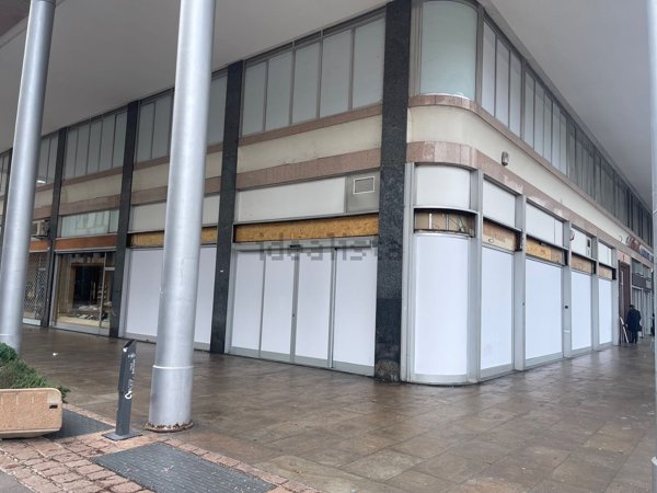 locale commerciale in affitto a Busto Arsizio