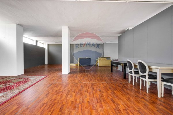 locale commerciale in affitto a Busto Arsizio