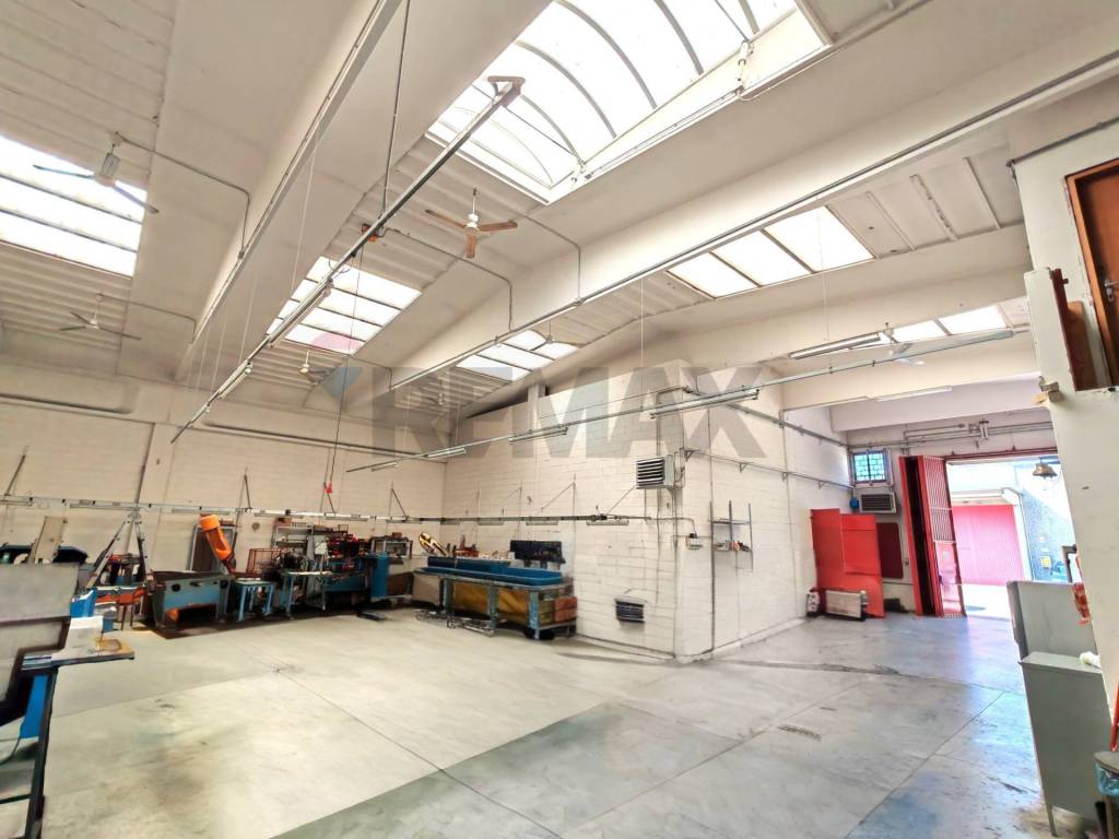 locale commerciale in affitto a Busto Arsizio