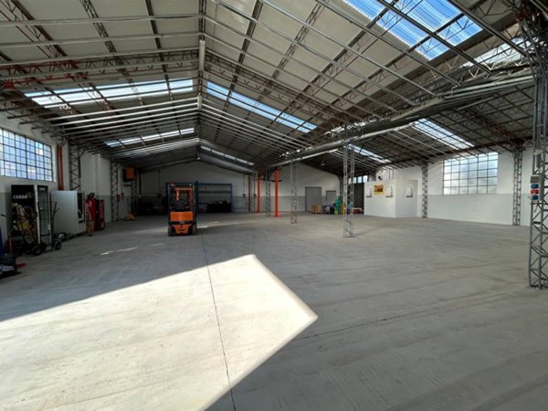 locale commerciale in affitto a Busto Arsizio