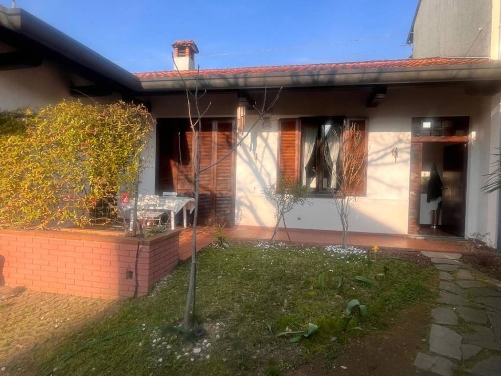 casa indipendente in affitto a Busto Arsizio