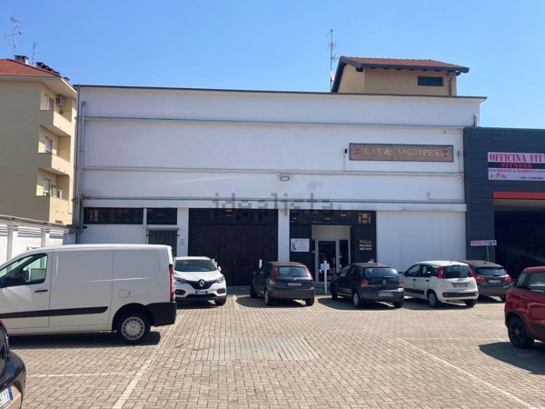 locale commerciale in affitto a Busto Arsizio