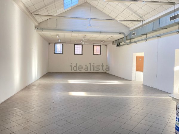 locale commerciale in affitto a Busto Arsizio