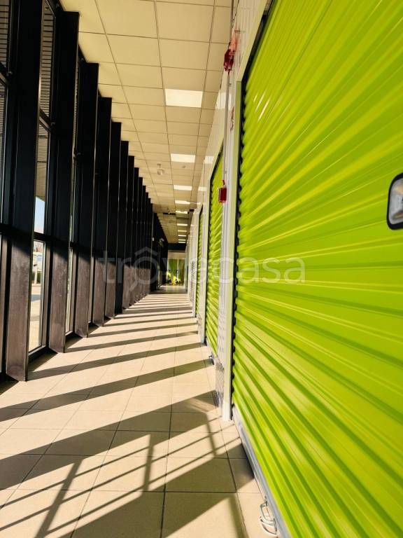 locale commerciale in affitto a Busto Arsizio