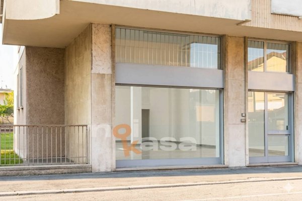 locale commerciale in affitto a Busto Arsizio