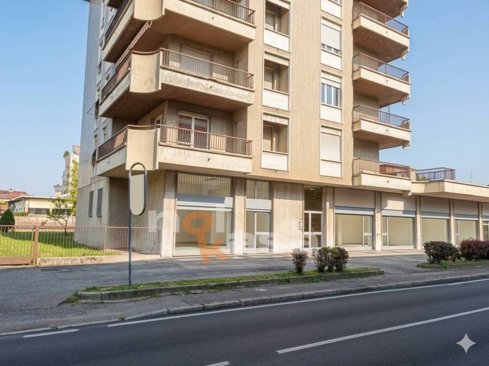 locale commerciale in affitto a Busto Arsizio