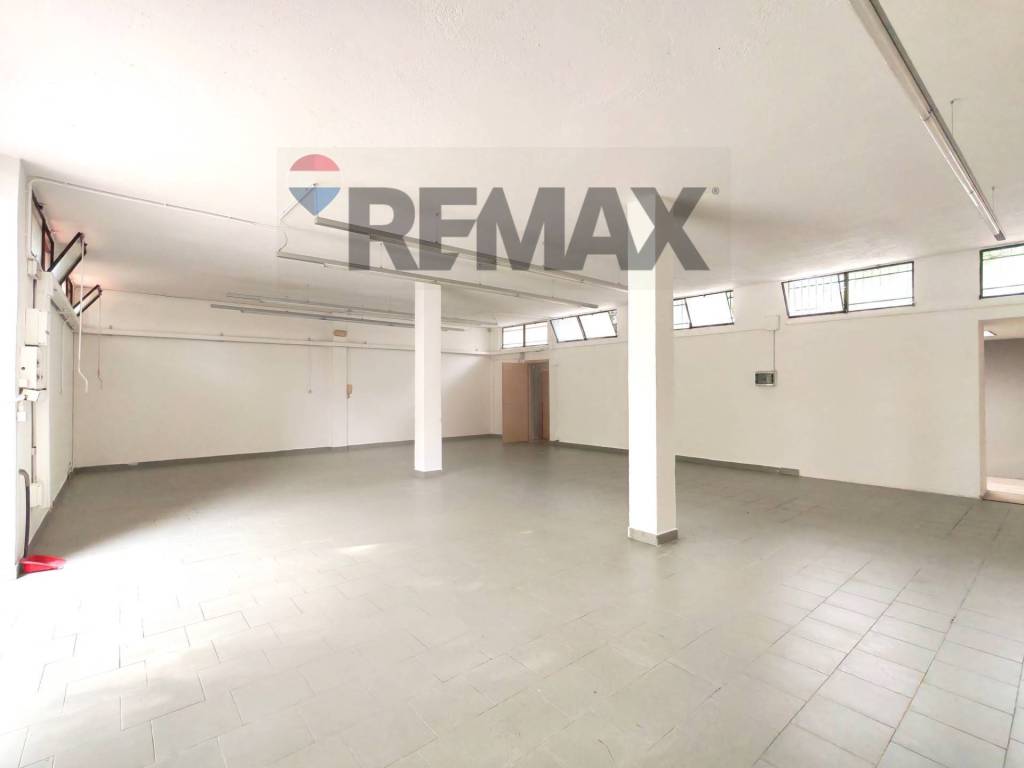 locale commerciale in affitto a Busto Arsizio