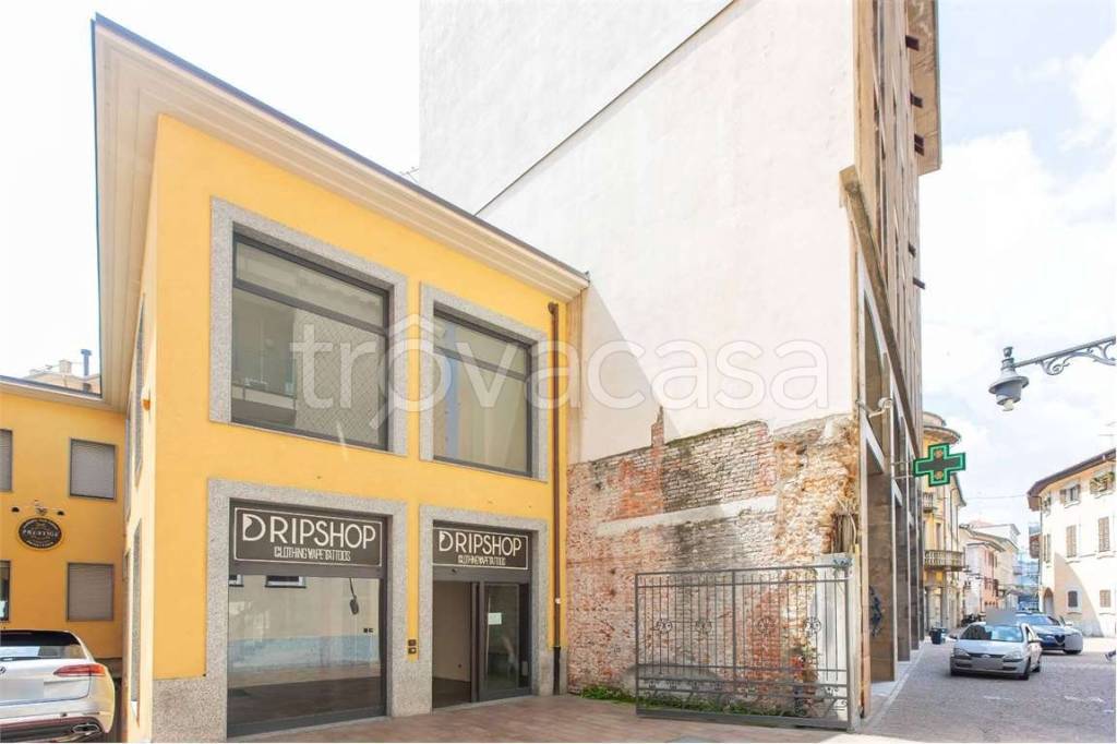negozio in affitto a Busto Arsizio