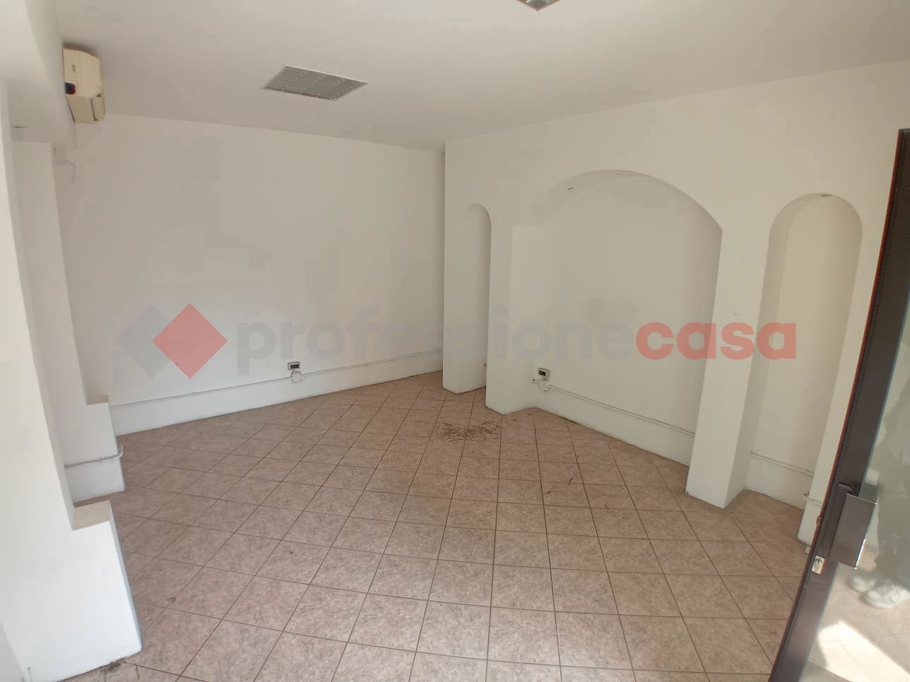 locale di sgombero in affitto a Busto Arsizio