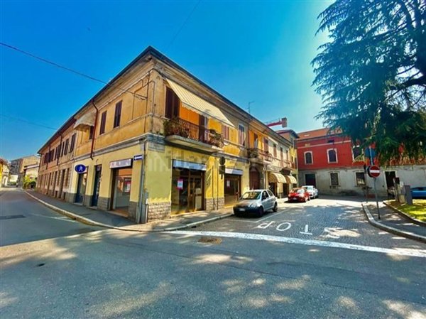 locale commerciale in affitto a Busto Arsizio