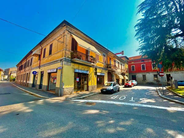 locale commerciale in affitto a Busto Arsizio