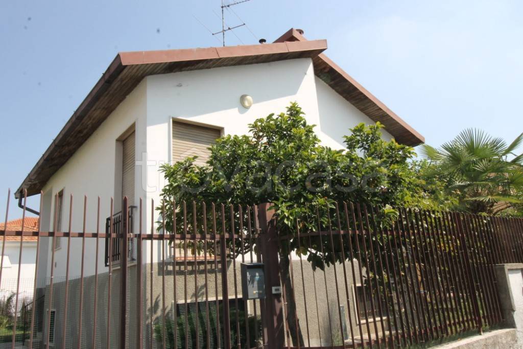 casa indipendente in affitto a Busto Arsizio