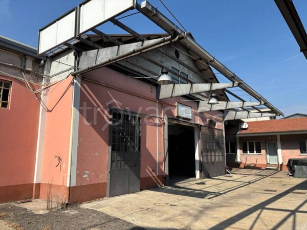 locale commerciale in affitto a Busto Arsizio