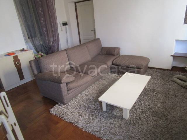 appartamento in affitto a Cairate in zona Peveranza