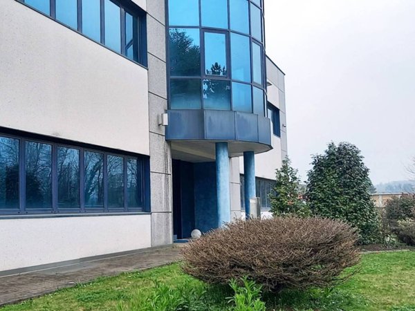 ufficio in affitto a Cairate in zona Peveranza