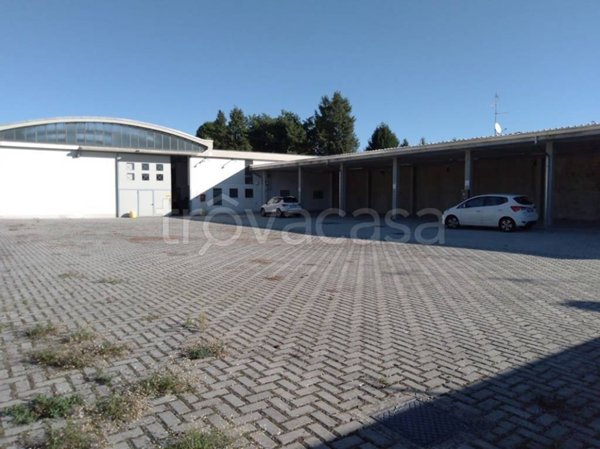 locale commerciale in vendita a Cardano al Campo