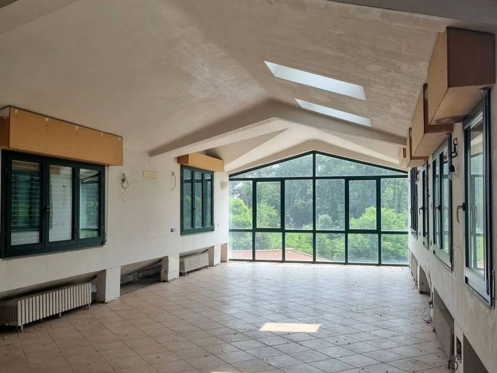 ufficio in affitto a Cardano al Campo