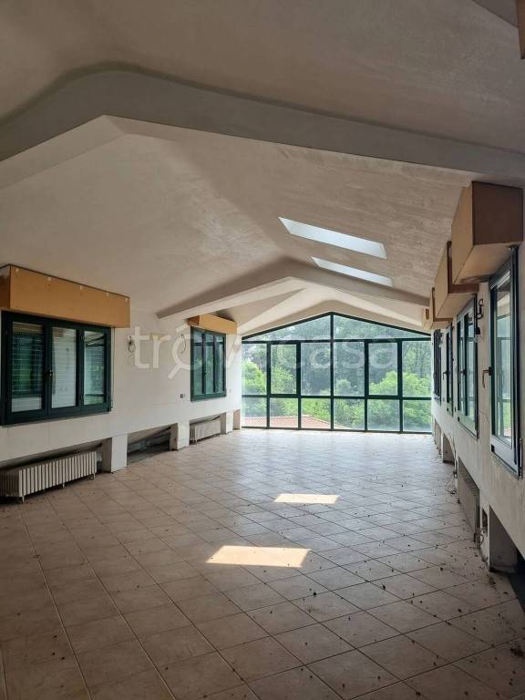 ufficio in affitto a Cardano al Campo