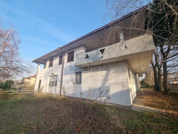 capannone in affitto a Cardano al Campo