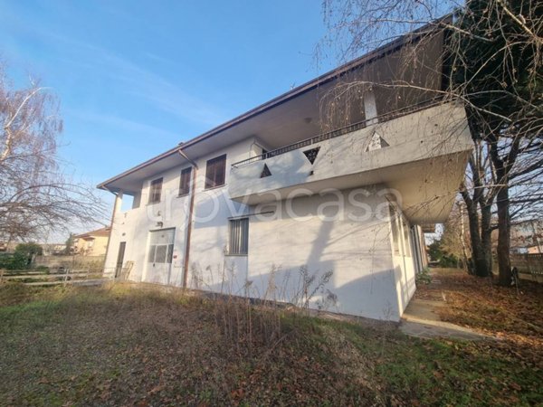 locale commerciale in affitto a Cardano al Campo