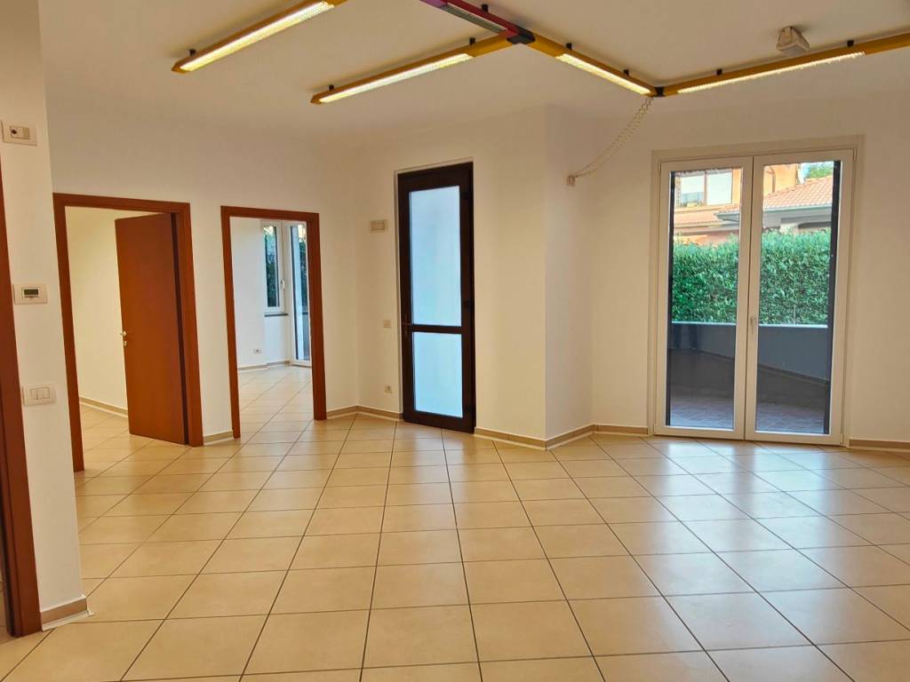 ufficio in affitto a Cardano al Campo