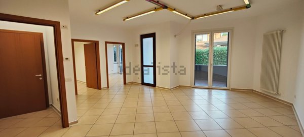 ufficio in affitto a Cardano al Campo