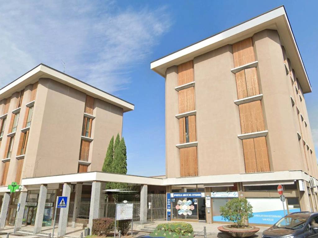 negozio in affitto a Cardano al Campo