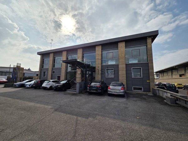 ufficio in affitto a Cardano al Campo