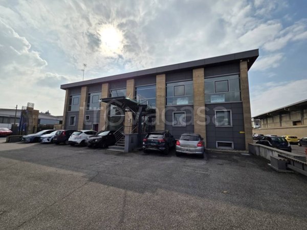 ufficio in affitto a Cardano al Campo