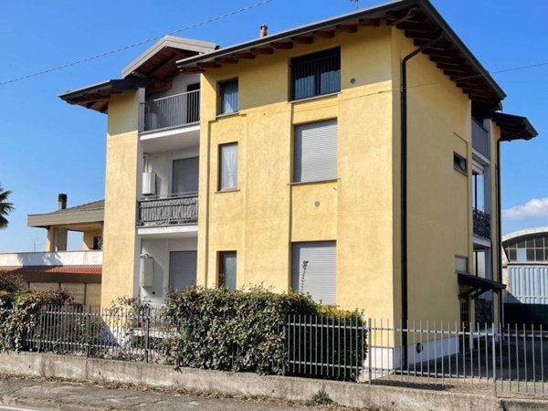 appartamento in affitto a Cardano al Campo