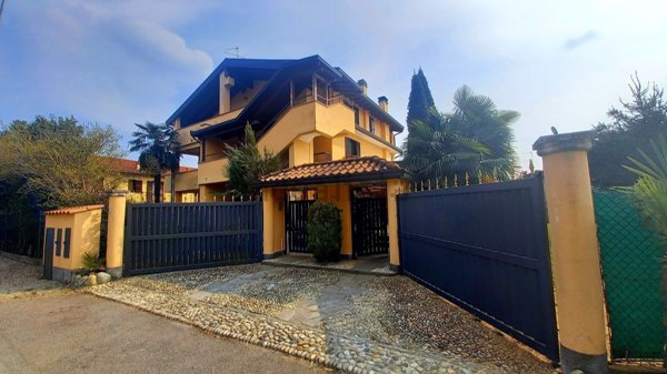 appartamento in affitto a Cardano al Campo