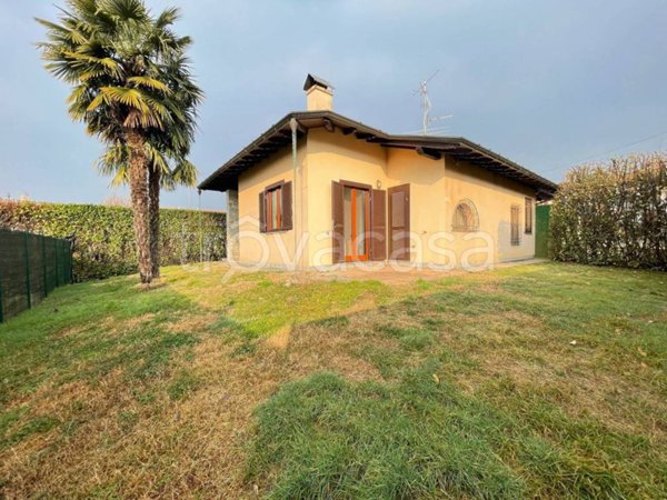 casa indipendente in affitto a Carnago