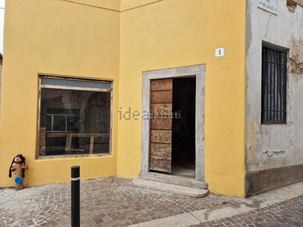 negozio in affitto a Carnago