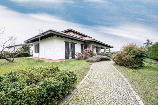 casa indipendente in affitto a Carnago