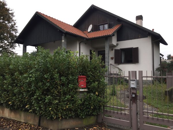casa indipendente in affitto a Carnago in zona Rovate