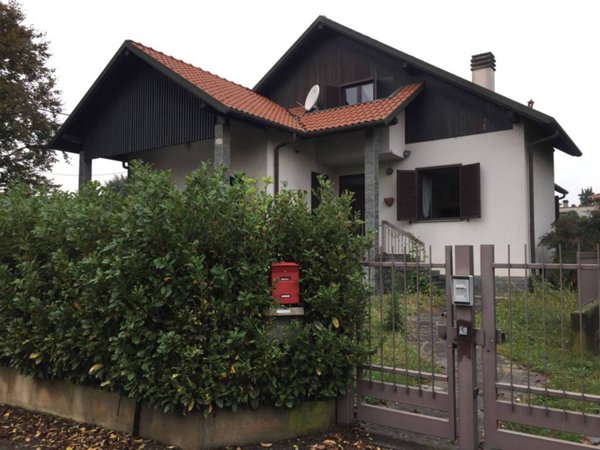 casa indipendente in affitto a Carnago in zona Rovate