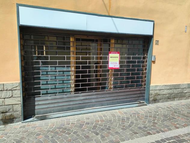 negozio in affitto a Caronno Pertusella