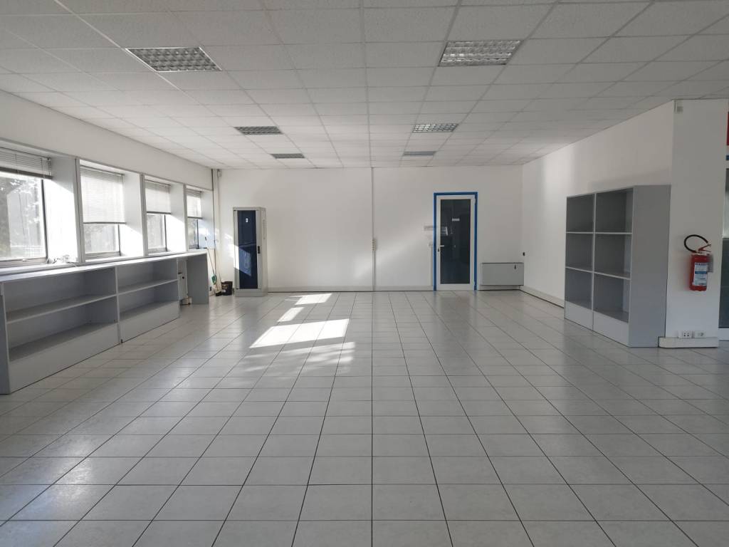 ufficio in affitto a Caronno Pertusella