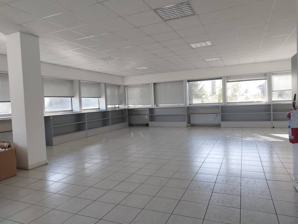 ufficio in affitto a Caronno Pertusella