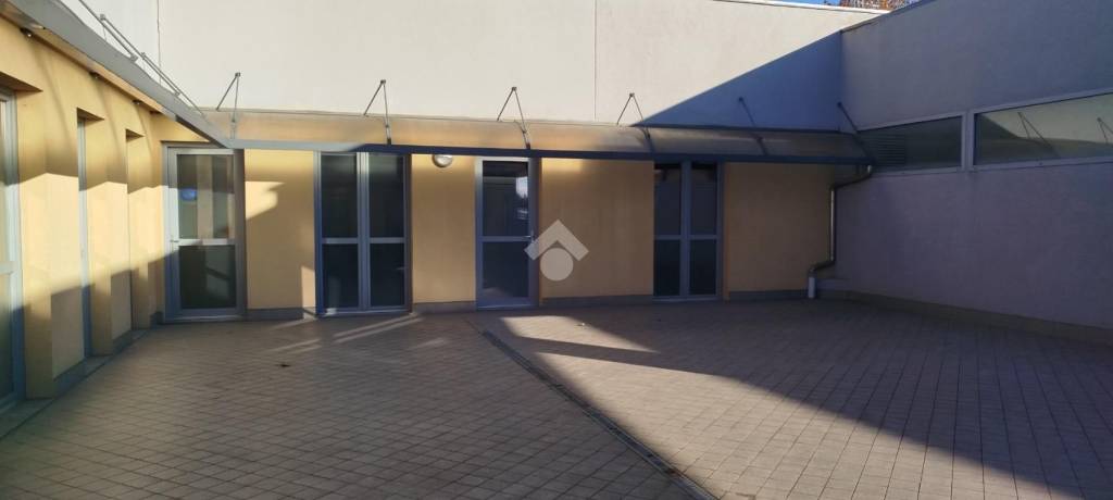 ufficio in affitto a Caronno Pertusella