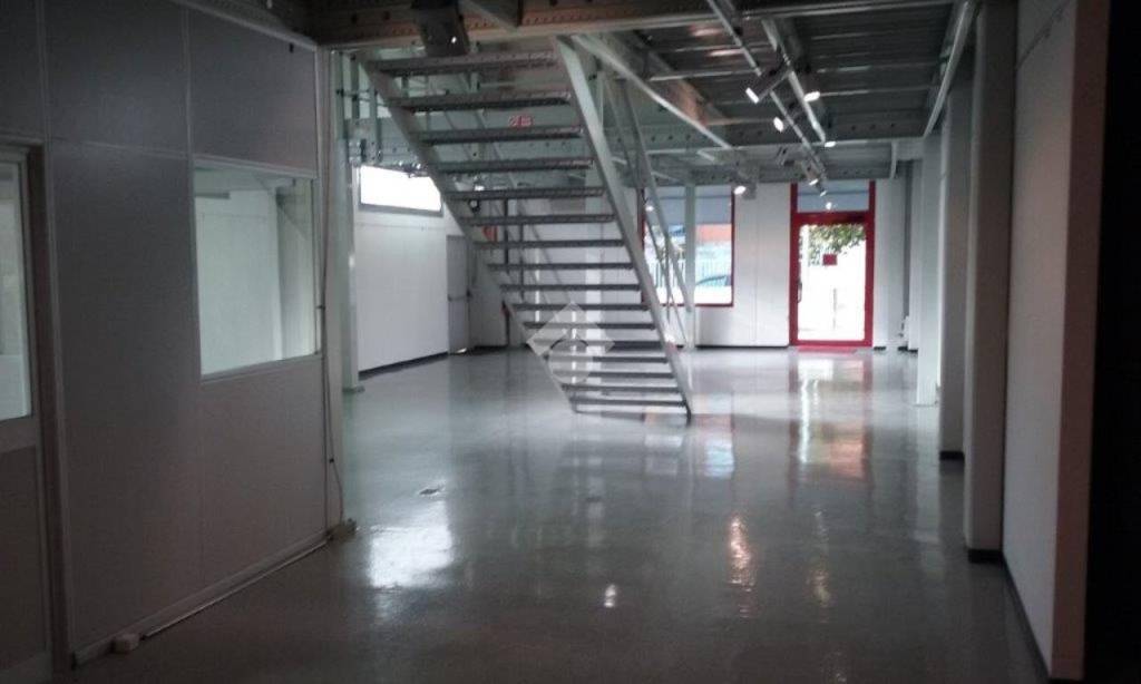 negozio in affitto a Caronno Pertusella