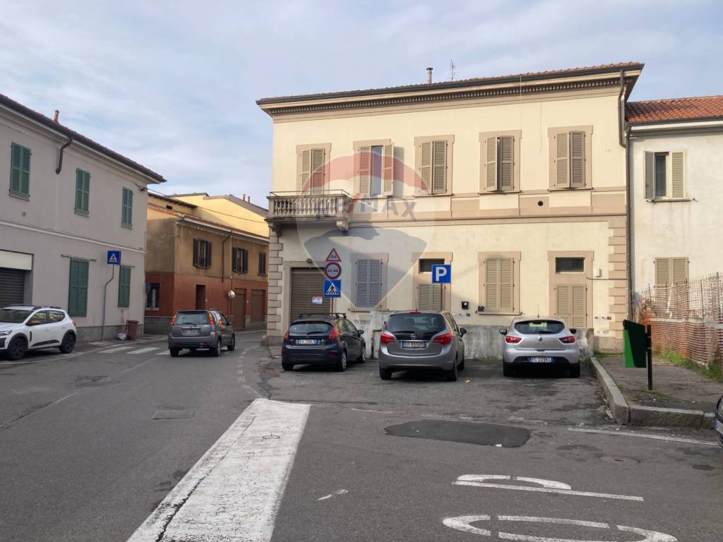 negozio in affitto a Caronno Pertusella